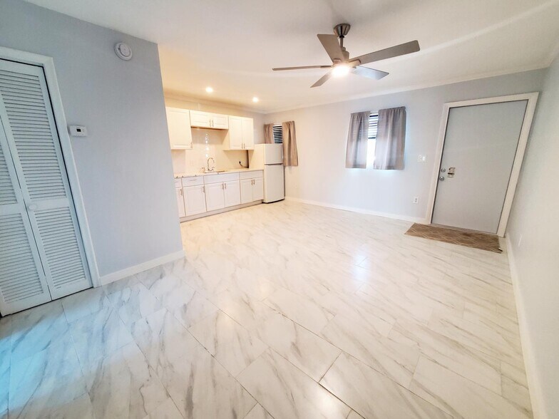 Building Photo - 201 Coppitt Rd