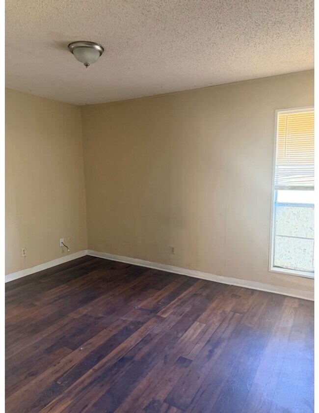 Building Photo - 2021 Austin Ave