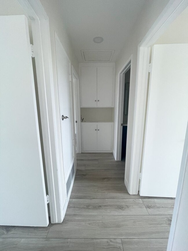 Building Photo - 3 bedroom 2 bath home in desired neighborhood