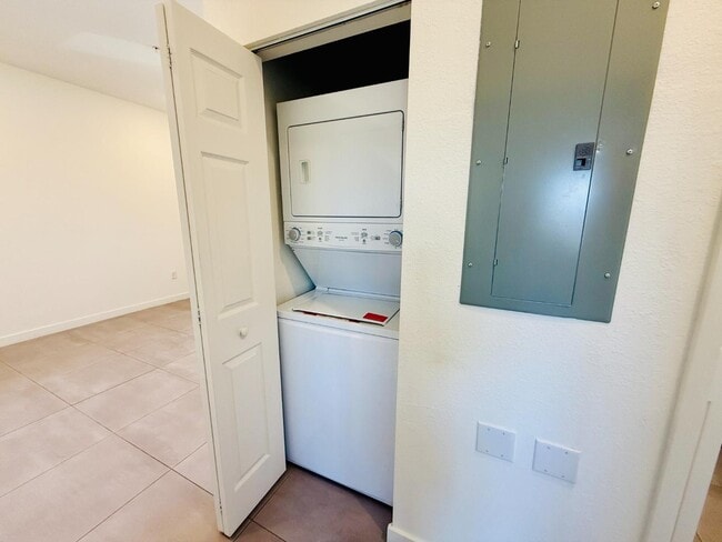 Building Photo - 1295 W 69th St