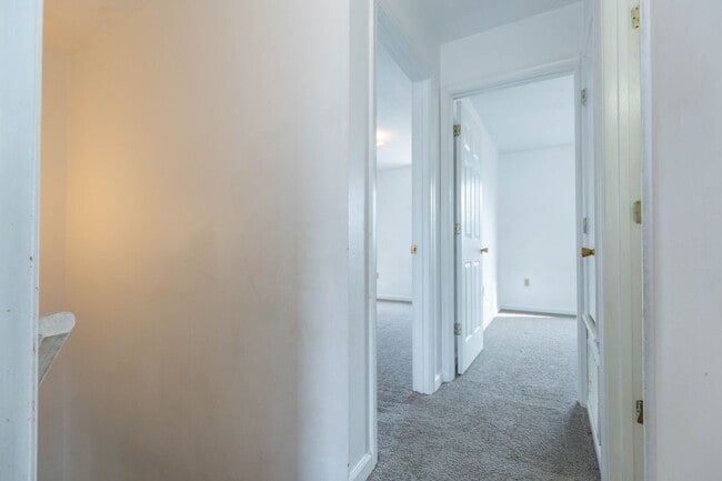 Building Photo - 3 Bed, 2.5 Bath, Townhome in Inwood, WV