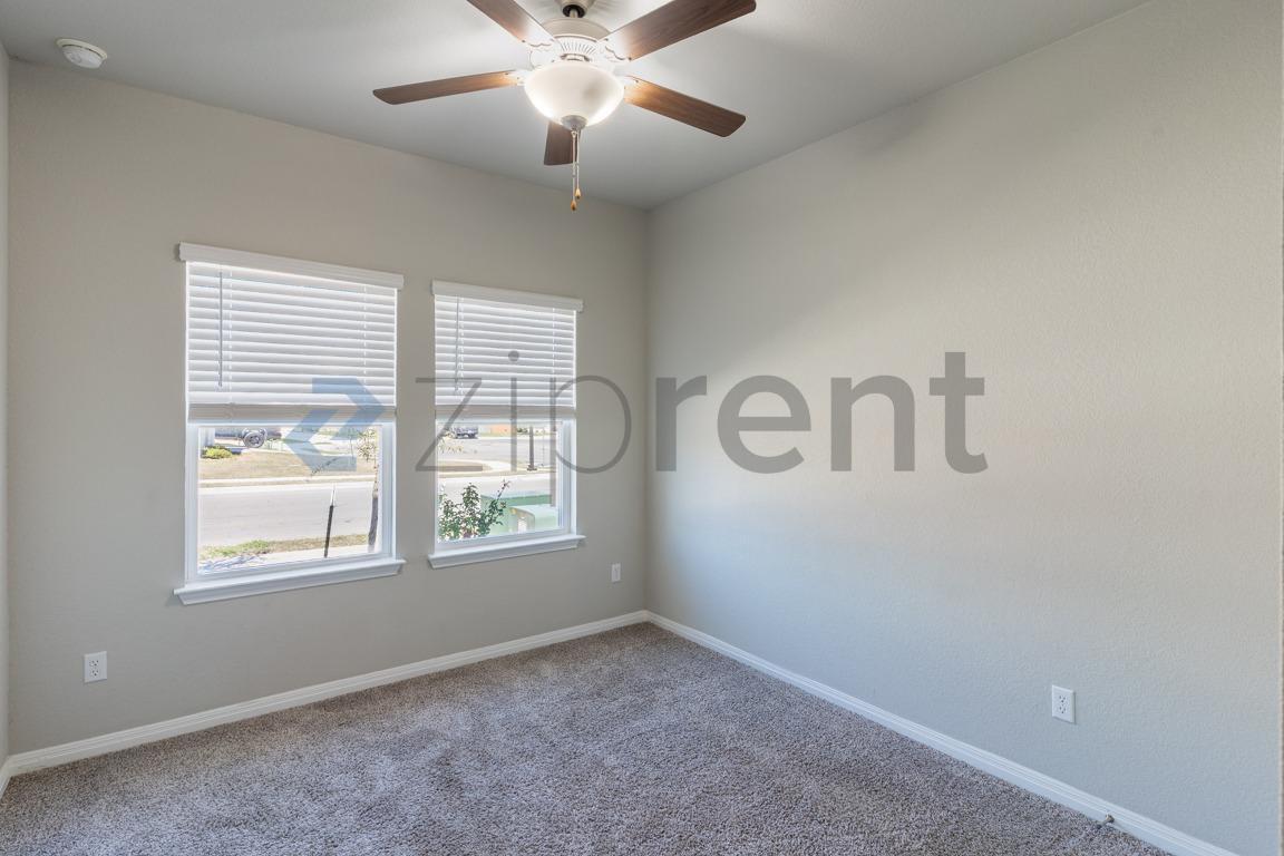 Building Photo - Unit