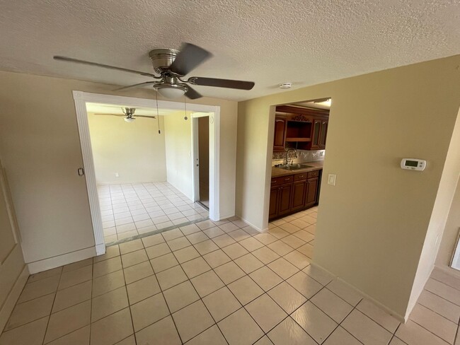 Building Photo - Cozy 3-Bedroom Home on a Corner Lot in Hol...
