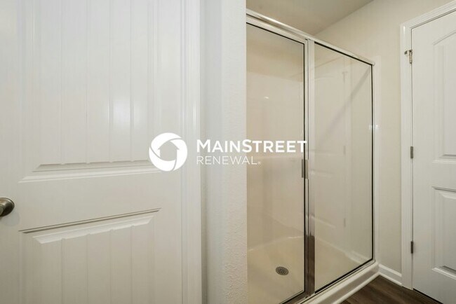 Building Photo - 4 Bedroom Pet-Friendly Home in Greensboro, NC with Main Street Renewal