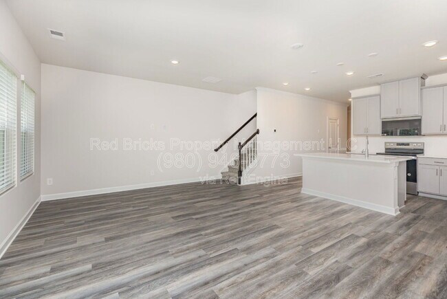 Building Photo - 4135 Smt Wds Dr