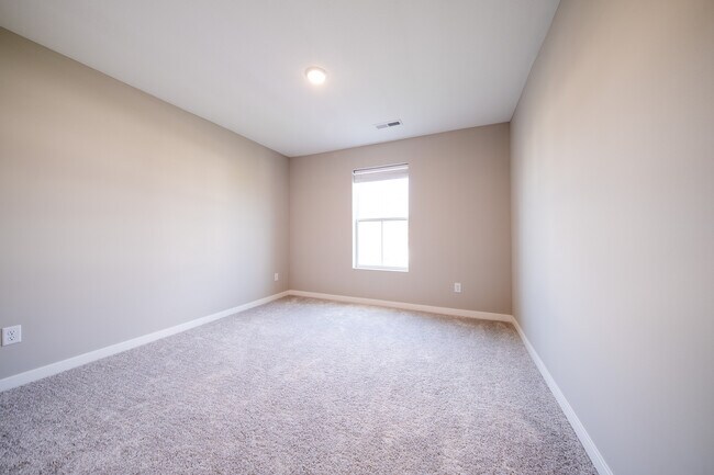 Building Photo - 15083 Athgoe Dr