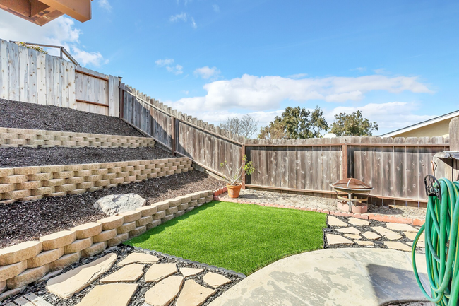 Building Photo - Tranquil Remodeled 2 Bedroom in 55+ Rancho...