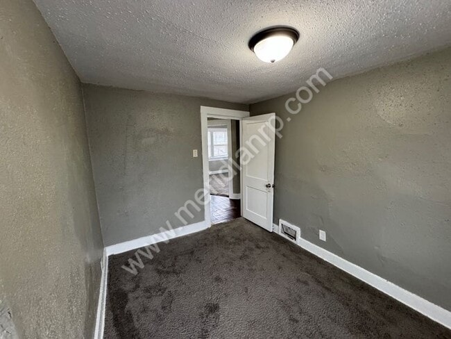 Building Photo - 3217 Raymond St