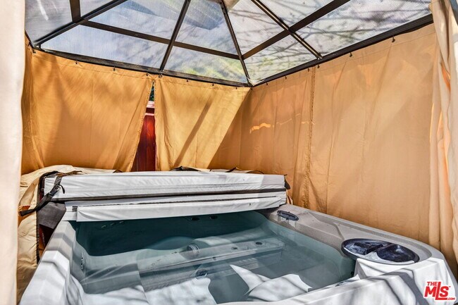 Building Photo - 5915 Lexington Ave