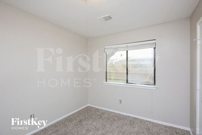 Building Photo - 6216 Fairlane Dr