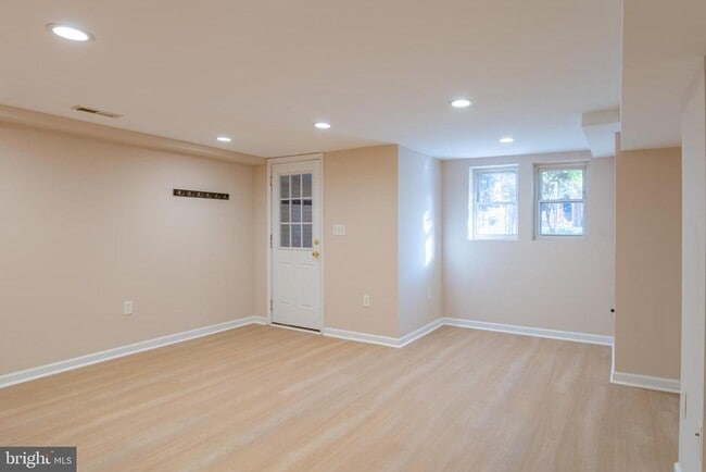 Building Photo - 1459 Chapin St NW