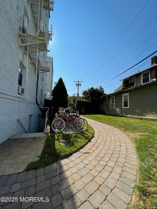 Building Photo - 500 Deal Lake Dr