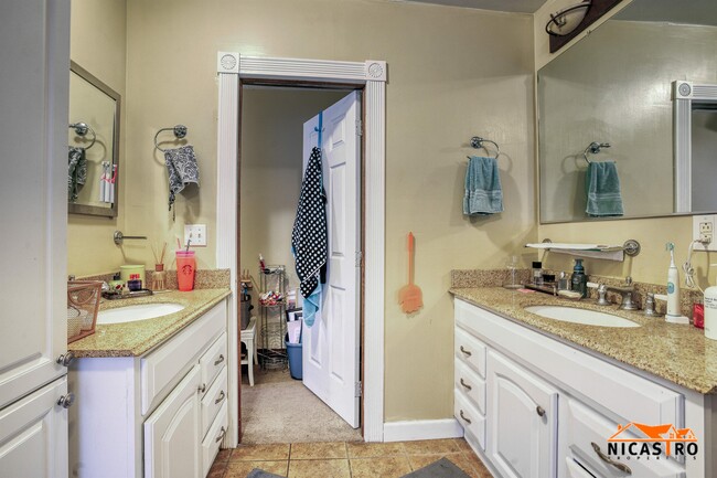 Building Photo - 245 Collins Ave