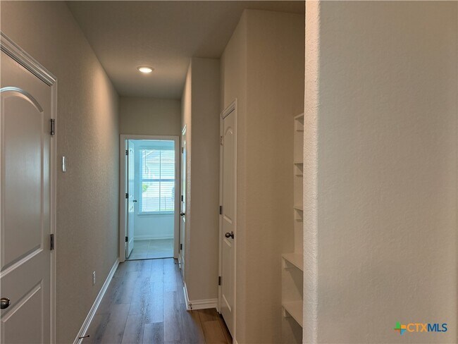 Building Photo - 870 Casetta Trl