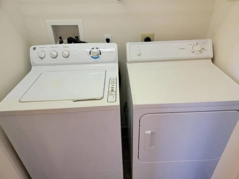 Building Photo - 1355 Martin Ave