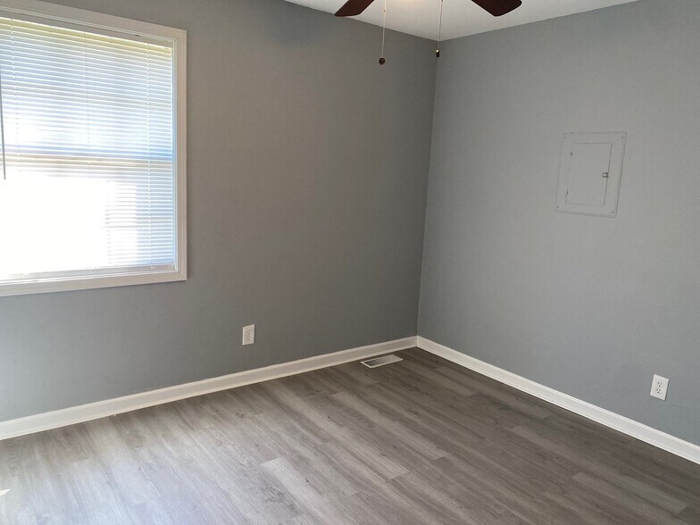 Building Photo - 87 Hillshire Dr