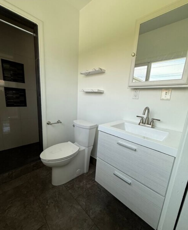 Building Photo - Newly Remodeled 2 bed+ 1.5 bath Single Fam...