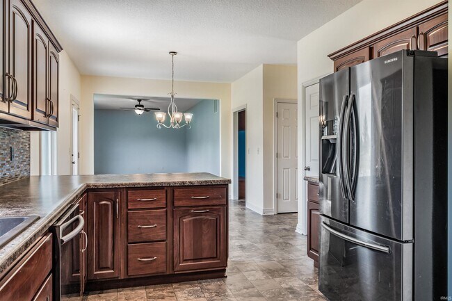 Building Photo - 625 Perolla Dr