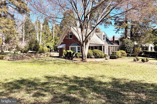 Building Photo - 8022 E Boulevard Dr