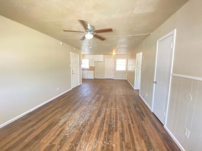 Building Photo - $0 First Month's Rent / $0 Deposit at Move-in