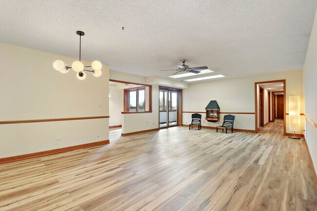 Building Photo - 150 Red Top Dr