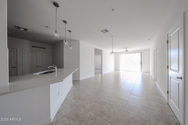 Building Photo - 2511 W Queen Creek Rd