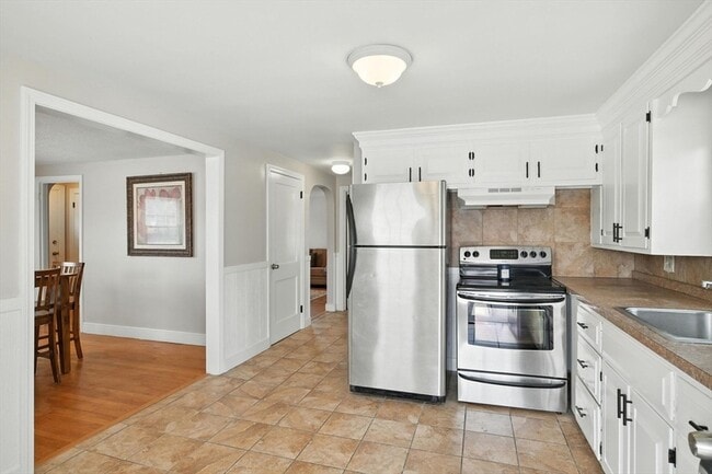 Building Photo - 1118 Boston Rd