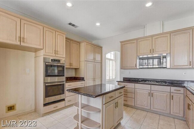 Building Photo - 1842 Bogey Way
