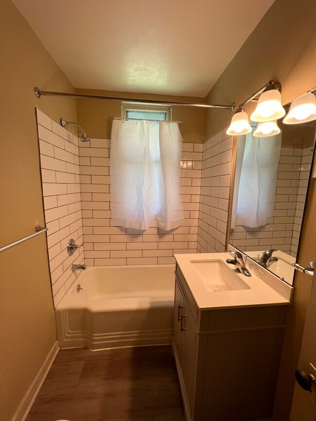 Building Photo - 215 Prospect Ave NE