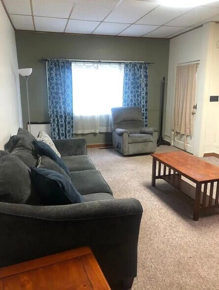 Building Photo - 93 Main St