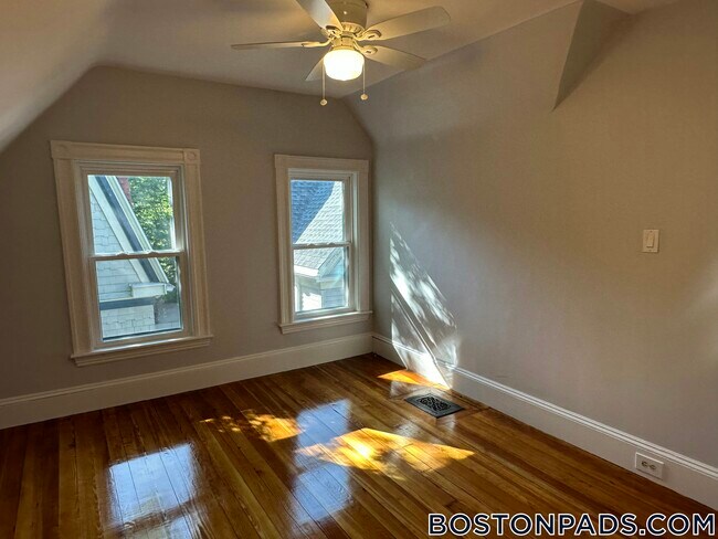 Building Photo - 57 Hawthorne St