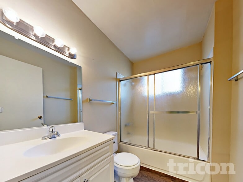 Building Photo - 10069 Lincoln Village Dr