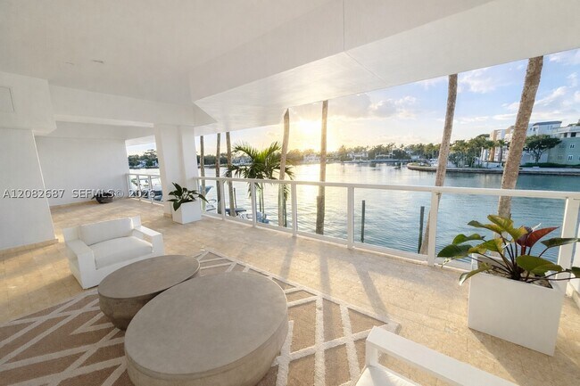 Building Photo - 5900 Collins Ave