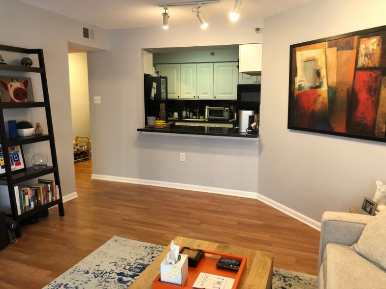 Building Photo - 1301 N Courthouse Rd