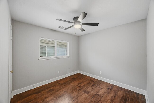 Building Photo - 20967 Young Meadows Way