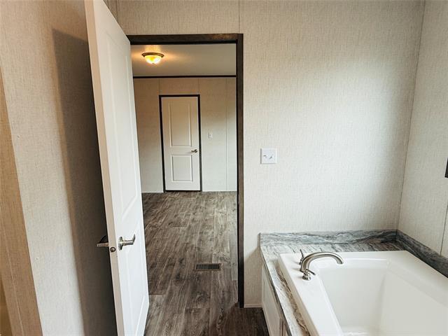 Building Photo - 3003 Elmwood Dr