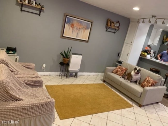 Building Photo - Studio, 1 bath Condo - 10617 Lakefront Dr