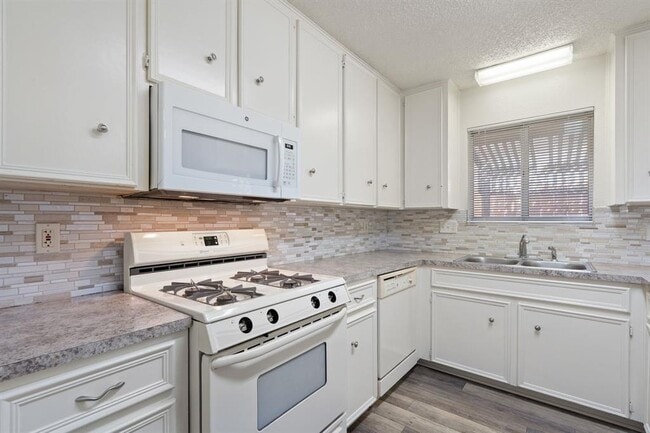 Building Photo - 8421 Fathom Cir