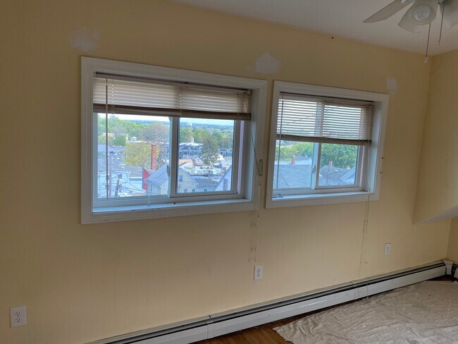 Building Photo - 19 Nichols St