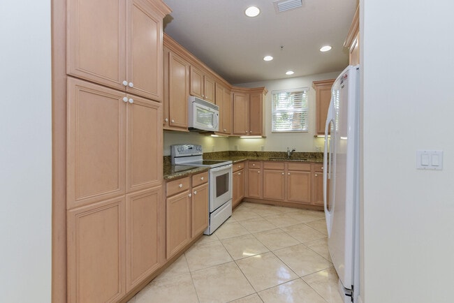 Building Photo - 12787 SE Old Cypress Dr