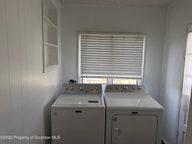 Building Photo - 420 Smith St