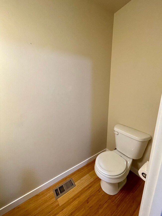 Building Photo - 3 Bedroom 2.5 Bathroom Townhome in Cordata...