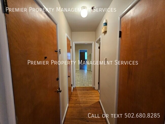 Building Photo - 121 McArthur Dr