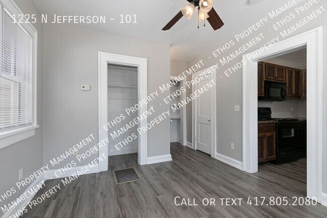 Building Photo - 1225 N Jefferson-101