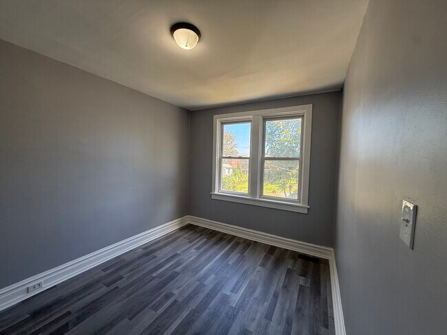 Building Photo - 3161 N 6th St