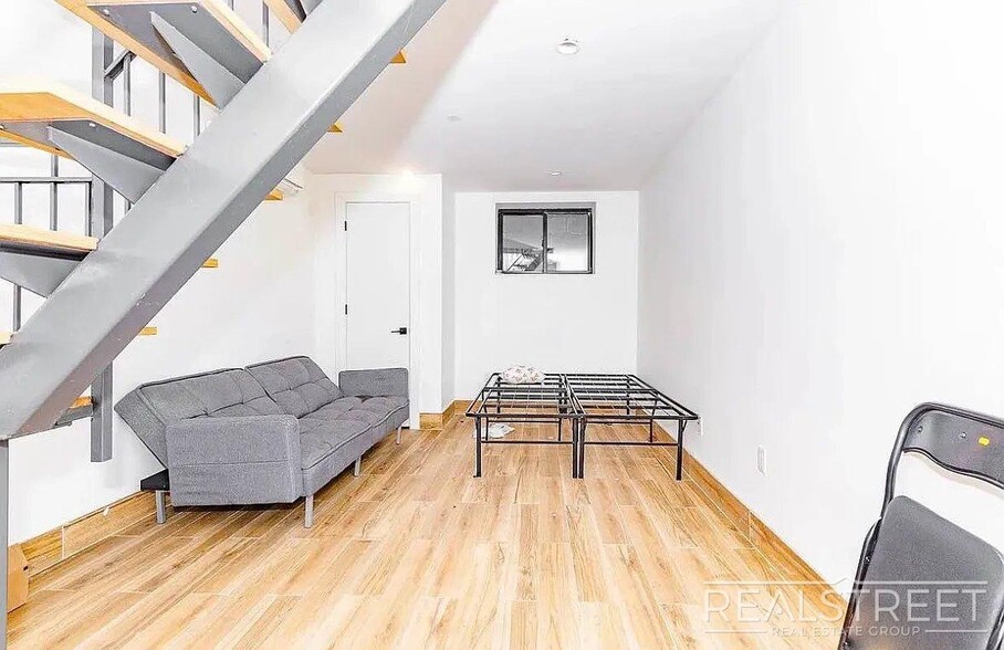 Building Photo - Putnam Avenue