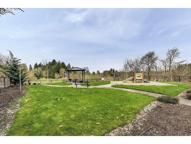 Building Photo - 898 N 18th Ave