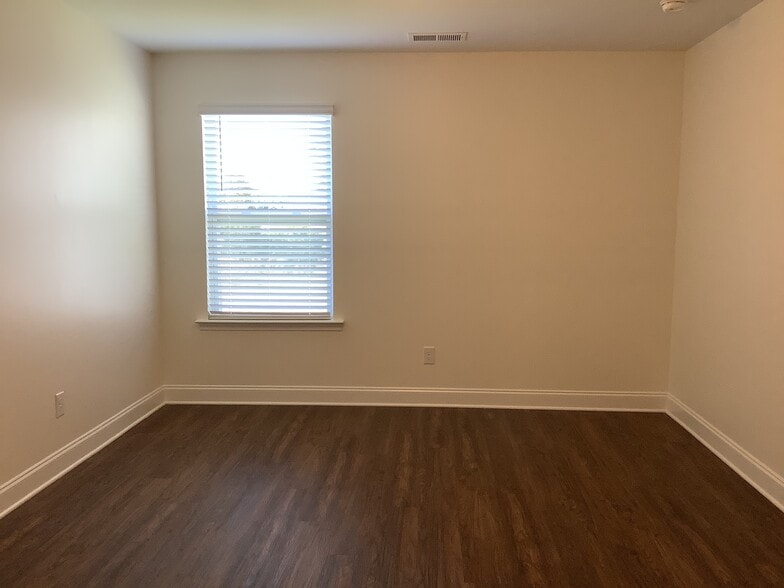 Building Photo - 173 River Hwy