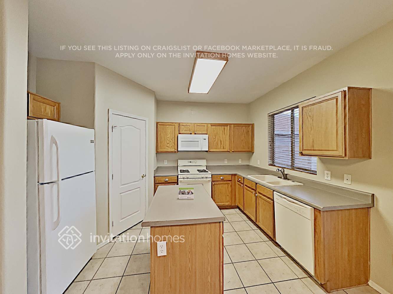 Building Photo - 10638 E Olla Ave