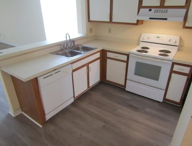 Building Photo - 1095 Plantation Dr